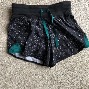 LIKE NEW Lululemon short size 4 *unlined